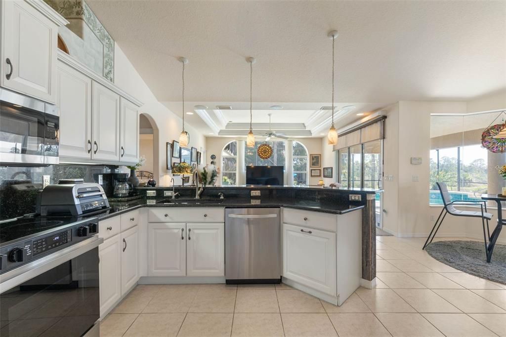 На продажу: $645,000 (4 спален, 2 ванн, 2338 Квадратных фут)