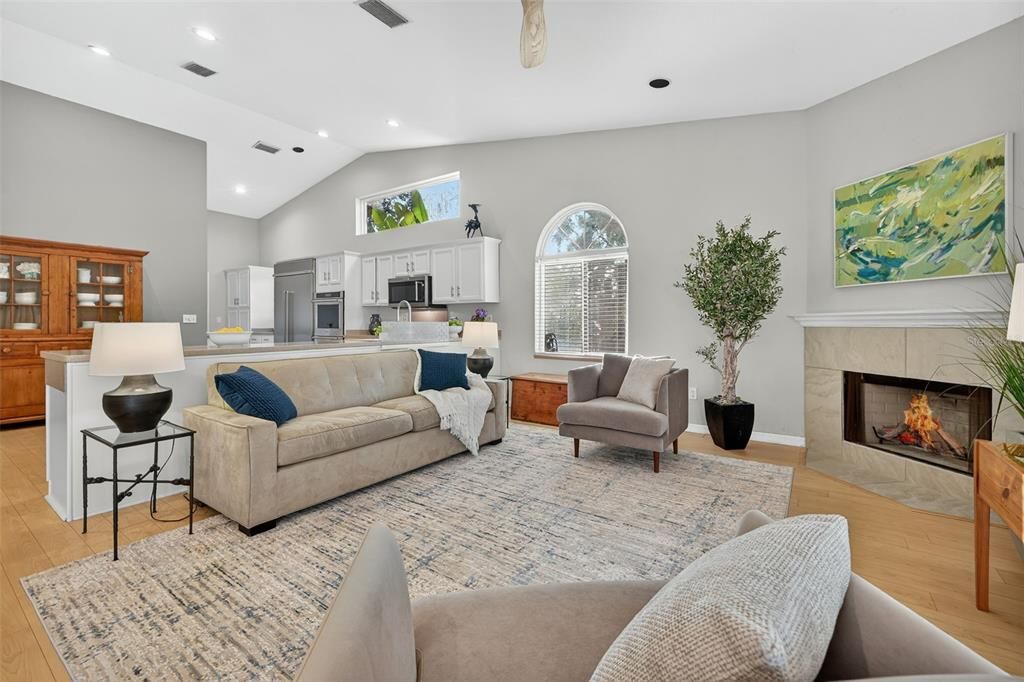 合同活跃: $499,000 (2 贝兹, 2 浴室, 2038 平方英尺)