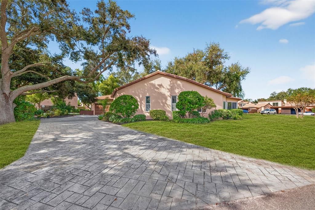 合同活跃: $499,000 (2 贝兹, 2 浴室, 2038 平方英尺)