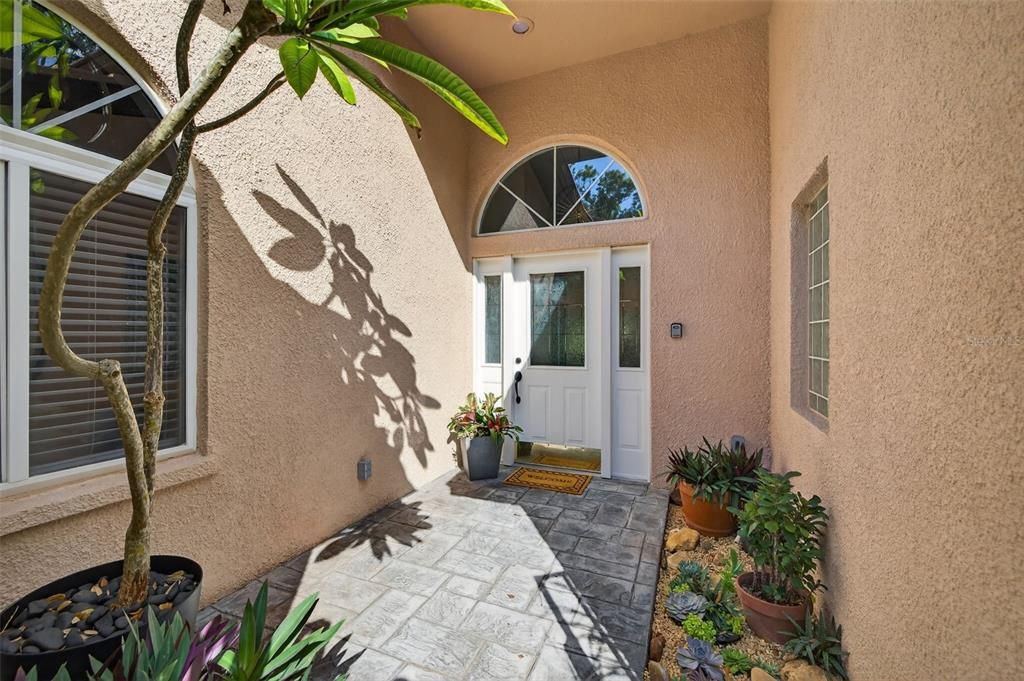 合同活跃: $499,000 (2 贝兹, 2 浴室, 2038 平方英尺)