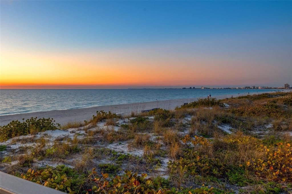 合同活跃: $499,000 (2 贝兹, 2 浴室, 2038 平方英尺)