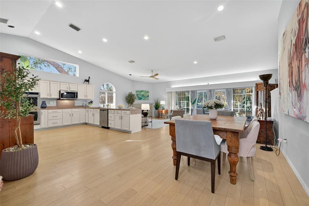 合同活跃: $499,000 (2 贝兹, 2 浴室, 2038 平方英尺)