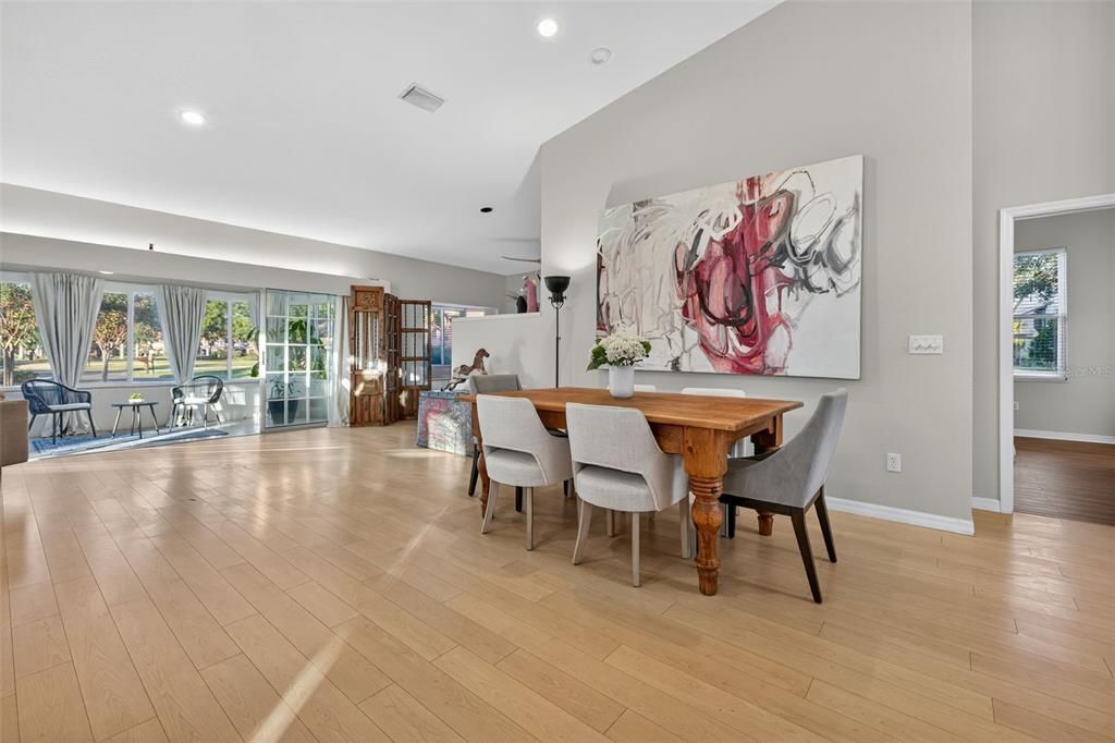 合同活跃: $499,000 (2 贝兹, 2 浴室, 2038 平方英尺)