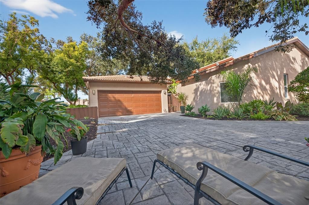 合同活跃: $499,000 (2 贝兹, 2 浴室, 2038 平方英尺)