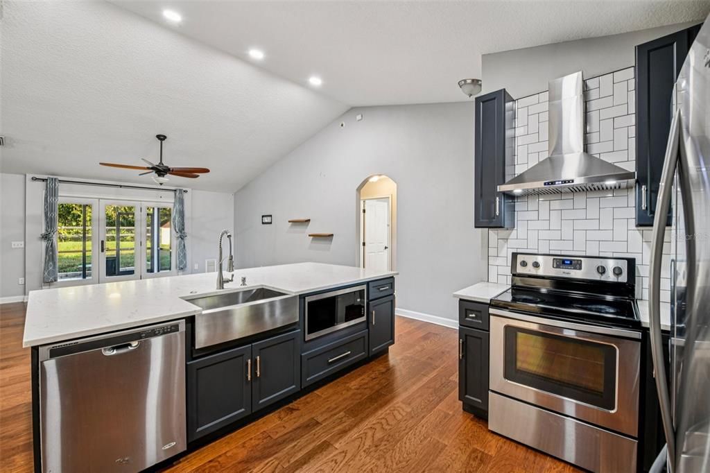 待售: $440,000 (3 贝兹, 2 浴室, 1253 平方英尺)