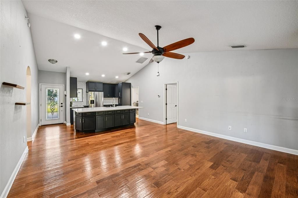 待售: $440,000 (3 贝兹, 2 浴室, 1253 平方英尺)