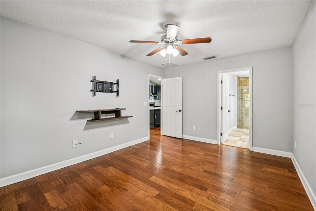 待售: $440,000 (3 贝兹, 2 浴室, 1253 平方英尺)