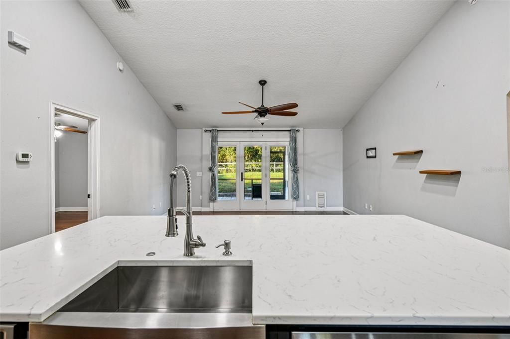 待售: $440,000 (3 贝兹, 2 浴室, 1253 平方英尺)