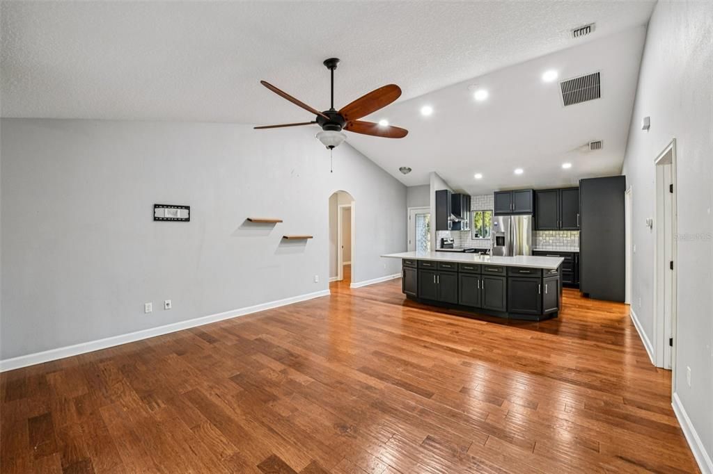 待售: $440,000 (3 贝兹, 2 浴室, 1253 平方英尺)