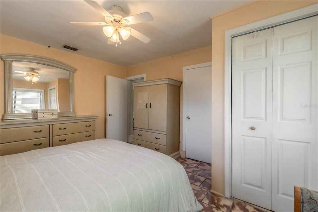 На продажу: $580,000 (2 спален, 1 ванн, 1265 Квадратных фут)