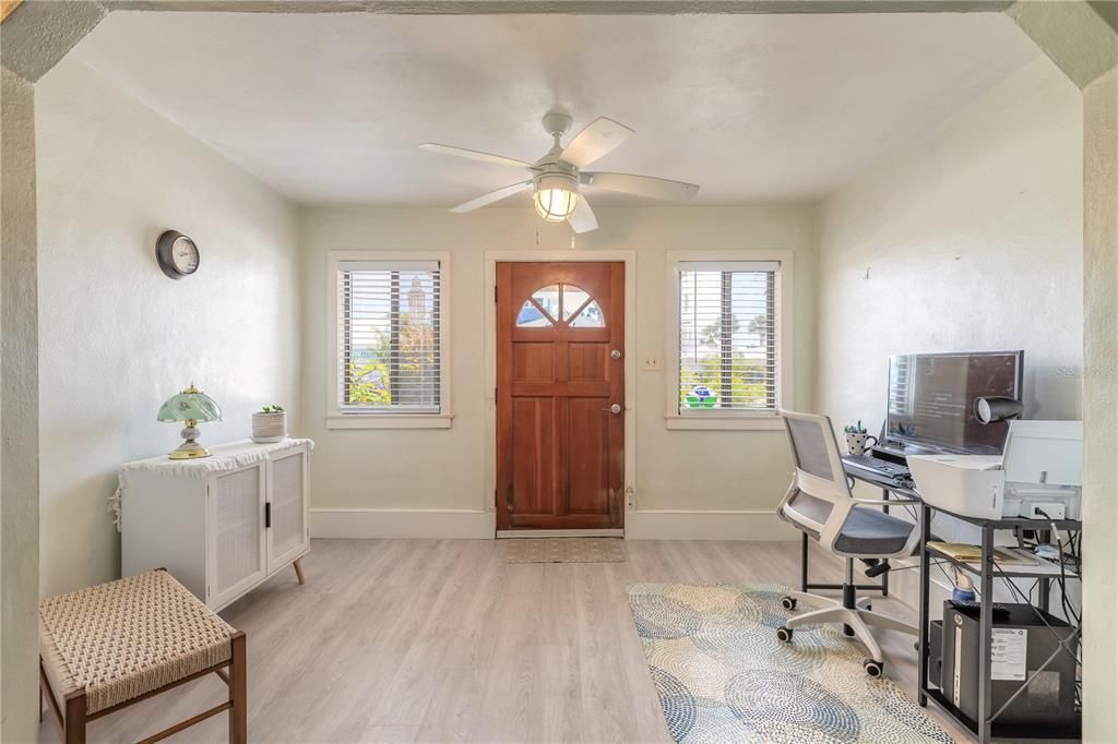 На продажу: $580,000 (2 спален, 1 ванн, 1265 Квадратных фут)