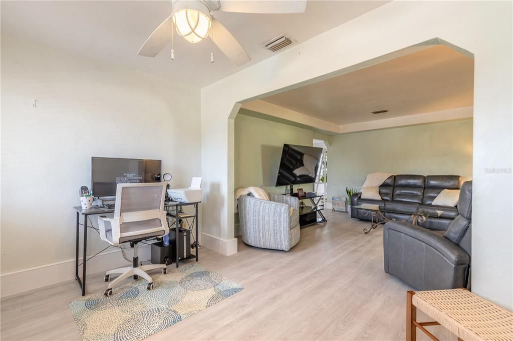 На продажу: $580,000 (2 спален, 1 ванн, 1265 Квадратных фут)