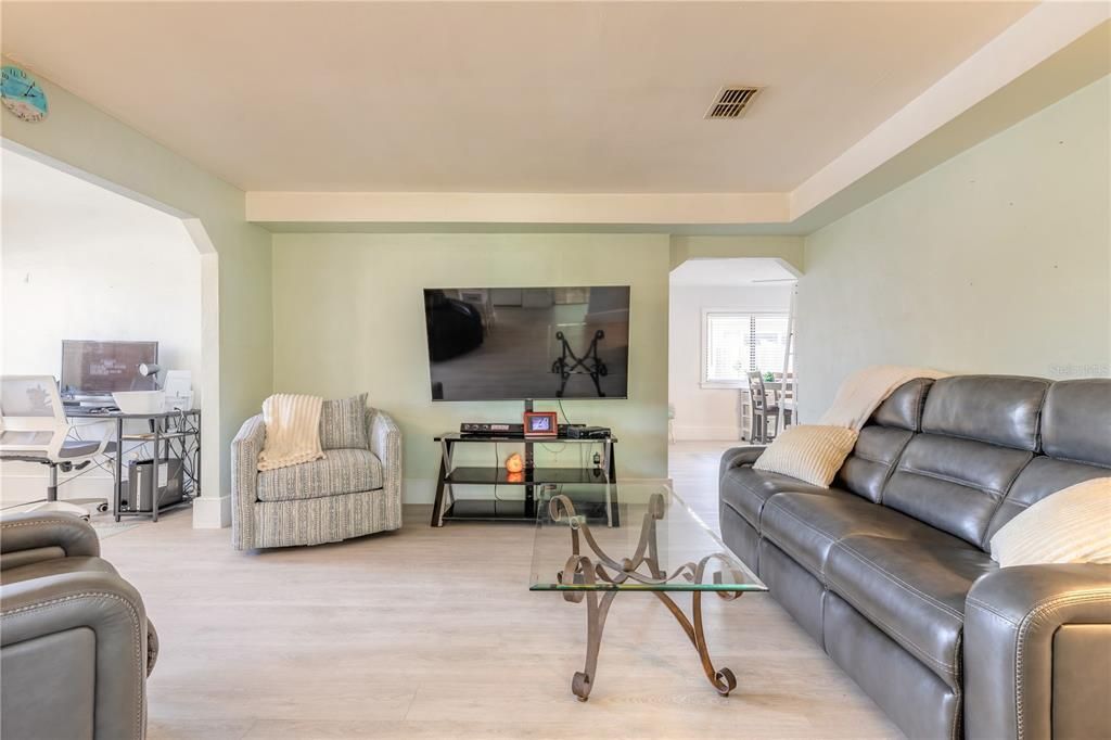 На продажу: $580,000 (2 спален, 1 ванн, 1265 Квадратных фут)