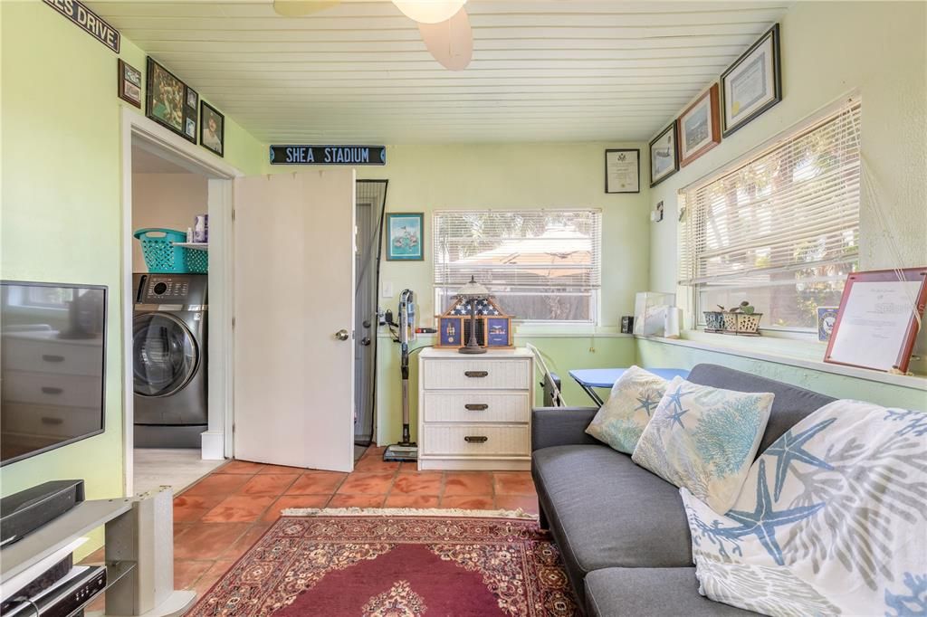 На продажу: $580,000 (2 спален, 1 ванн, 1265 Квадратных фут)