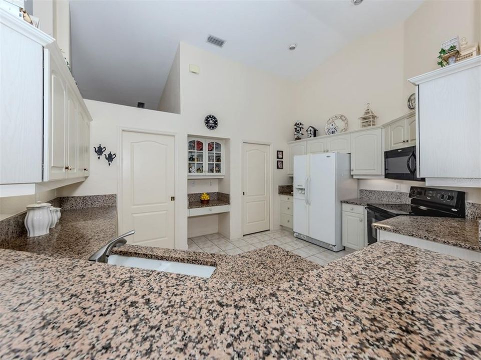 待售: $530,000 (3 贝兹, 2 浴室, 2344 平方英尺)