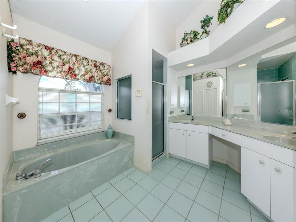 待售: $530,000 (3 贝兹, 2 浴室, 2344 平方英尺)