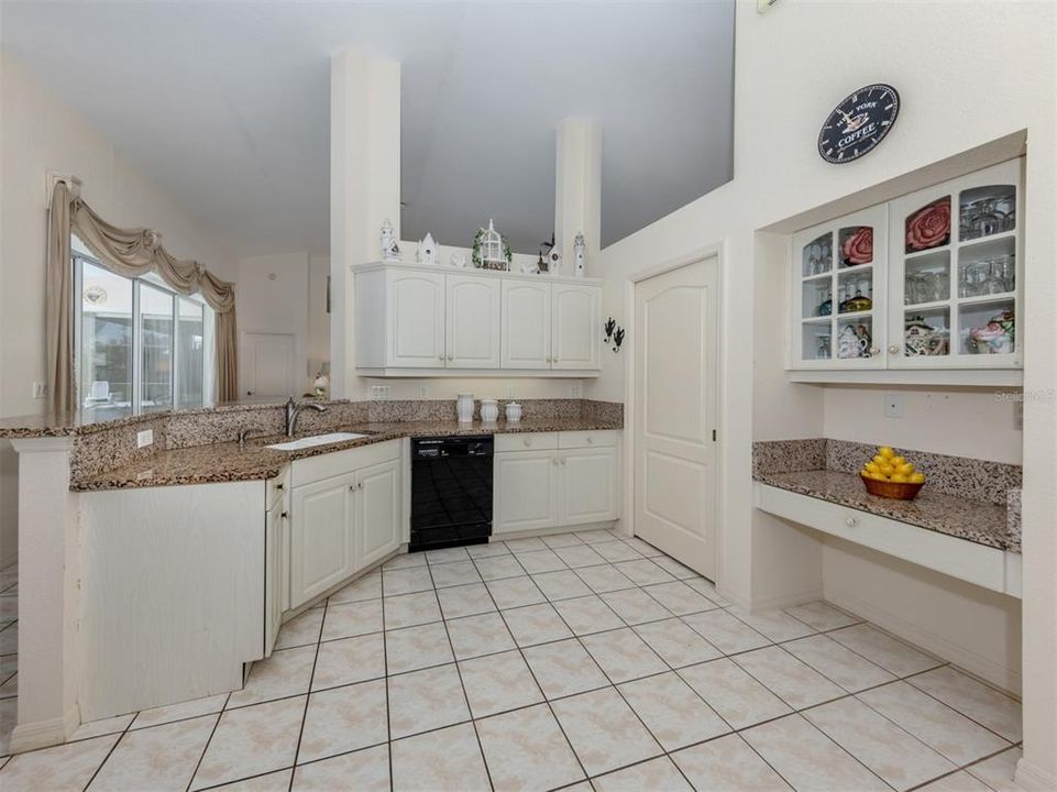 待售: $530,000 (3 贝兹, 2 浴室, 2344 平方英尺)