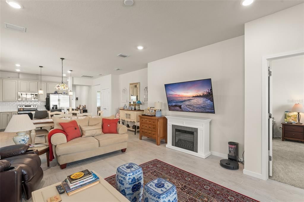 En Venta: $365,000 (2 camas, 2 baños, 1559 Pies cuadrados)