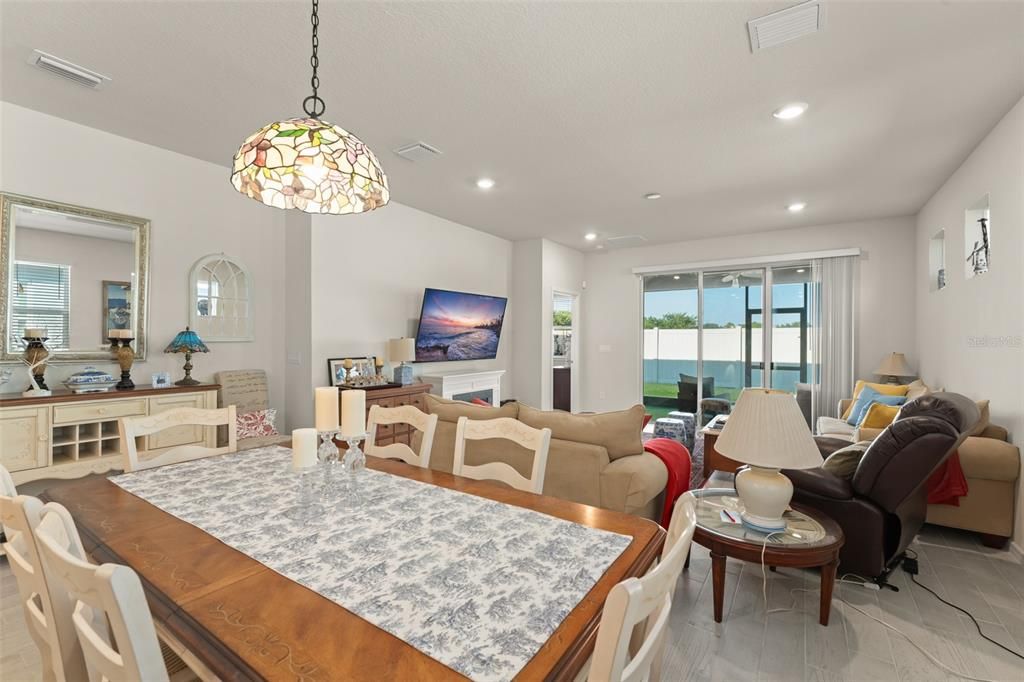 En Venta: $365,000 (2 camas, 2 baños, 1559 Pies cuadrados)