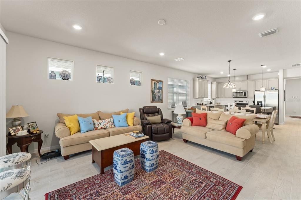 En Venta: $365,000 (2 camas, 2 baños, 1559 Pies cuadrados)