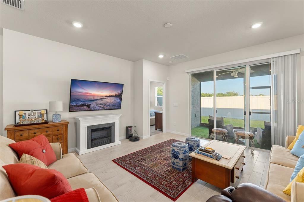 En Venta: $365,000 (2 camas, 2 baños, 1559 Pies cuadrados)