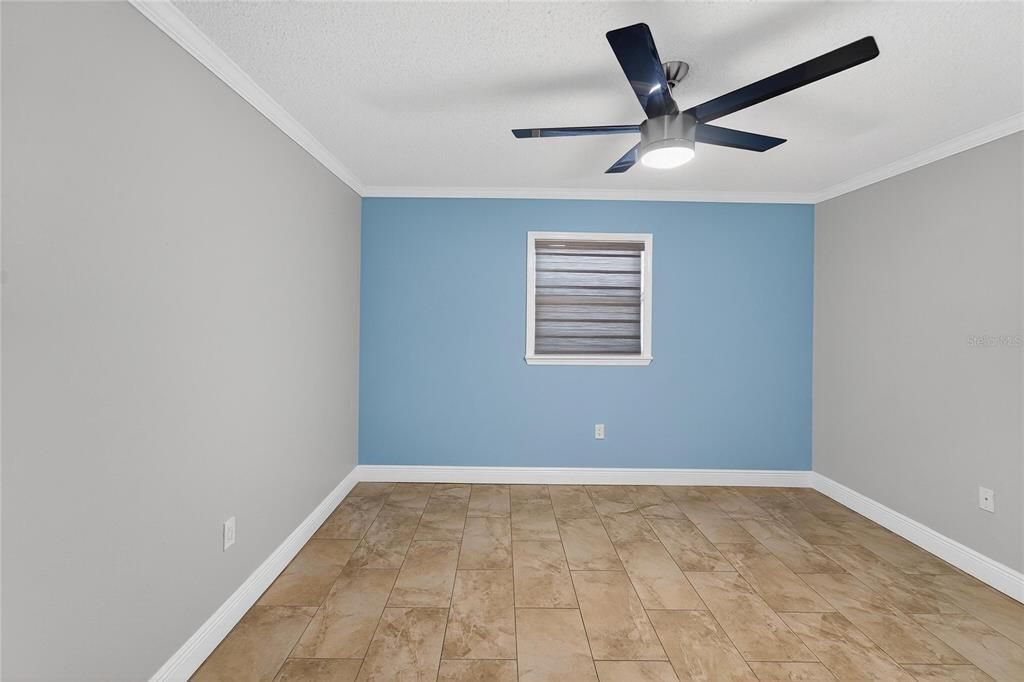 合同活跃: $450,000 (4 贝兹, 2 浴室, 2306 平方英尺)