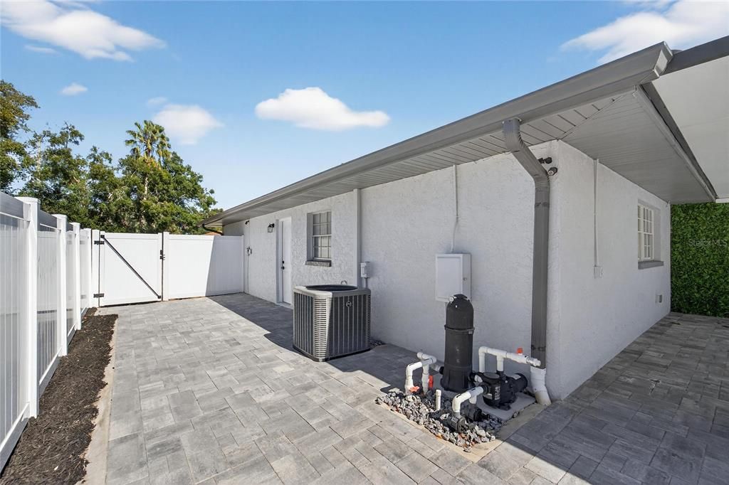 合同活跃: $450,000 (4 贝兹, 2 浴室, 2306 平方英尺)