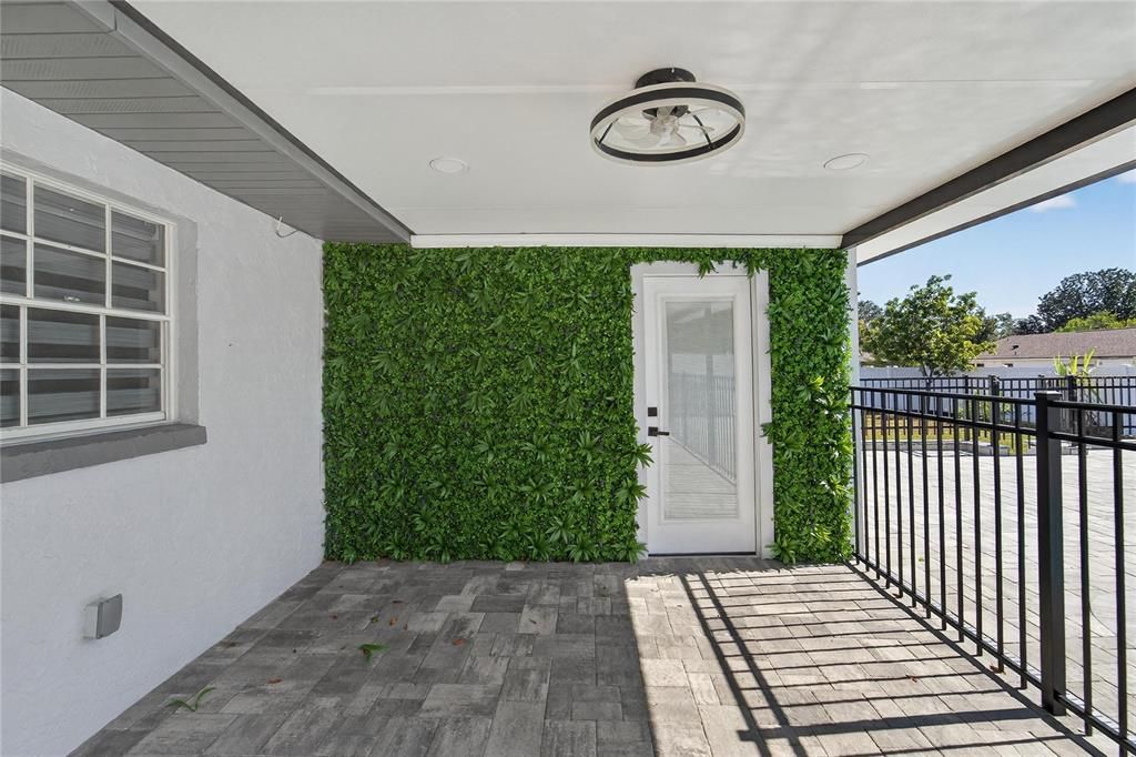 合同活跃: $450,000 (4 贝兹, 2 浴室, 2306 平方英尺)