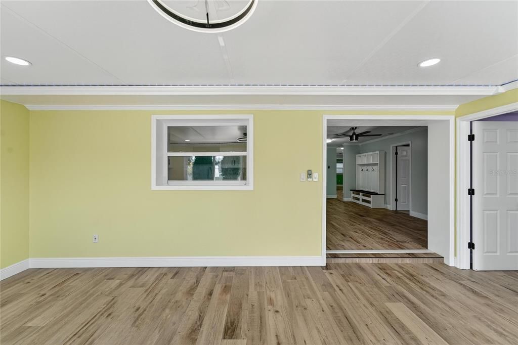 合同活跃: $450,000 (4 贝兹, 2 浴室, 2306 平方英尺)