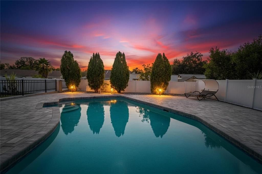 合同活跃: $450,000 (4 贝兹, 2 浴室, 2306 平方英尺)