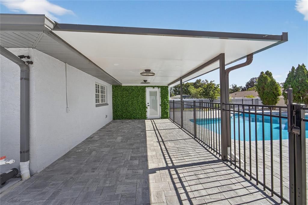 合同活跃: $450,000 (4 贝兹, 2 浴室, 2306 平方英尺)