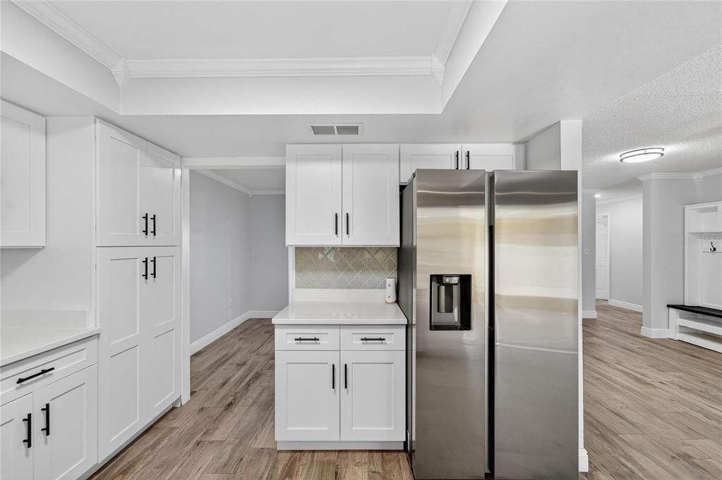 合同活跃: $450,000 (4 贝兹, 2 浴室, 2306 平方英尺)