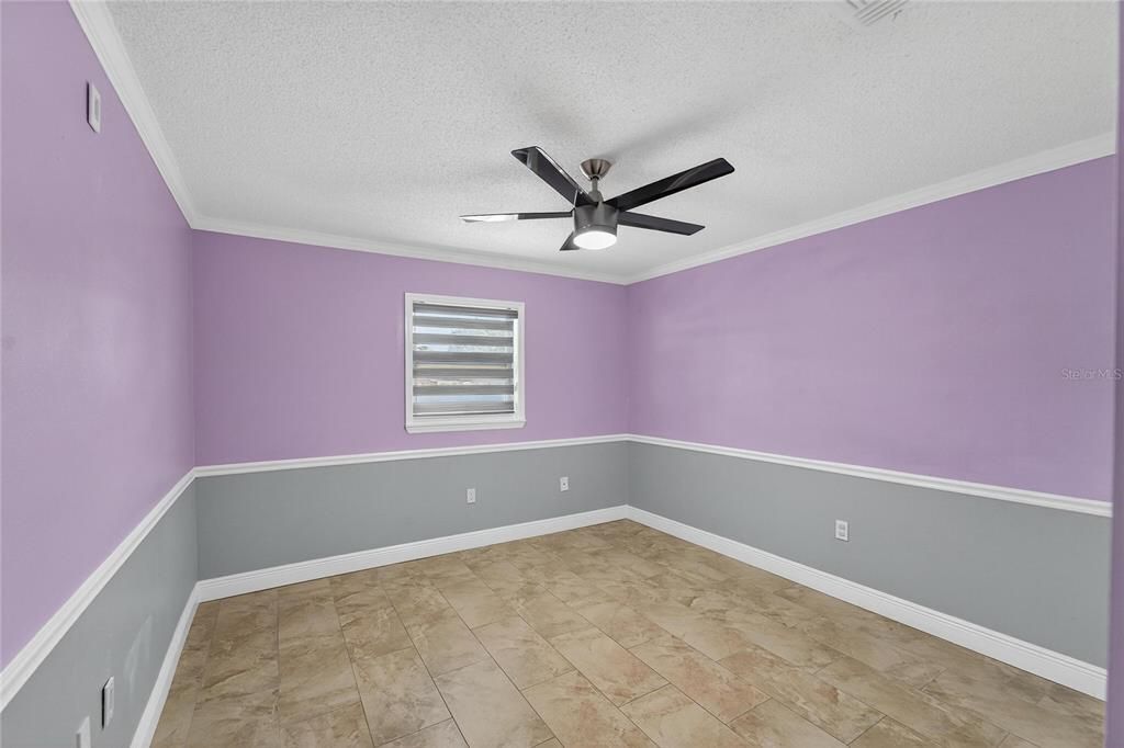 合同活跃: $450,000 (4 贝兹, 2 浴室, 2306 平方英尺)