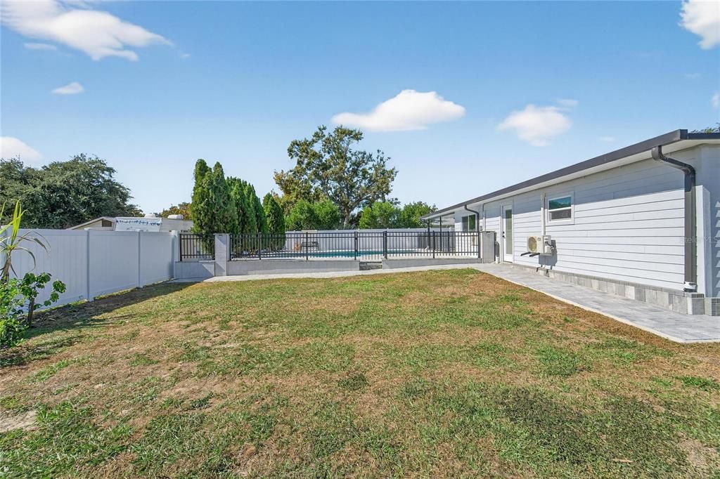 合同活跃: $450,000 (4 贝兹, 2 浴室, 2306 平方英尺)