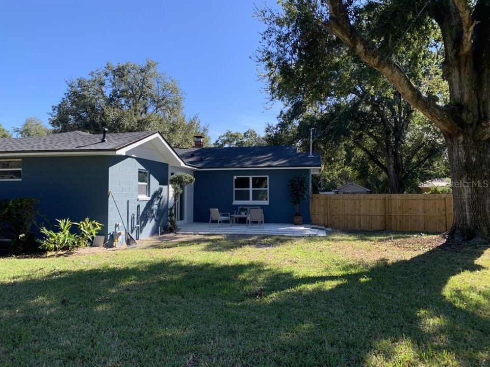 For Sale: $389,000 (2 beds, 2 baths, 1369 Square Feet)