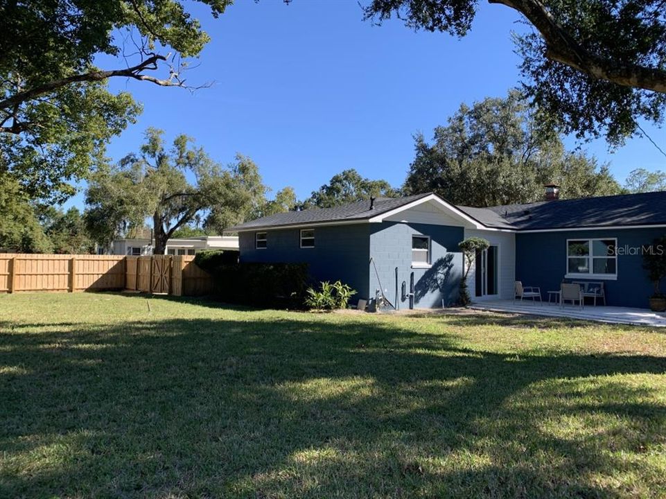 For Sale: $389,000 (2 beds, 2 baths, 1369 Square Feet)