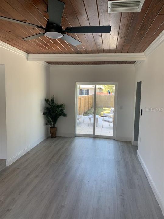 For Sale: $389,000 (2 beds, 2 baths, 1369 Square Feet)