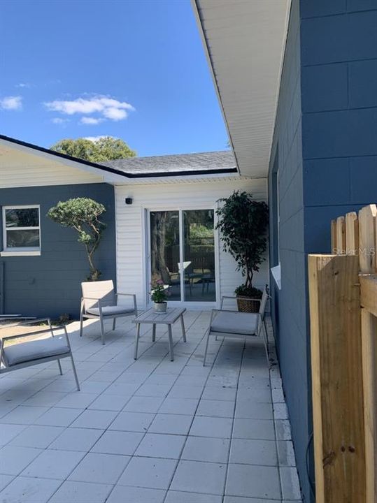 For Sale: $389,000 (2 beds, 2 baths, 1369 Square Feet)