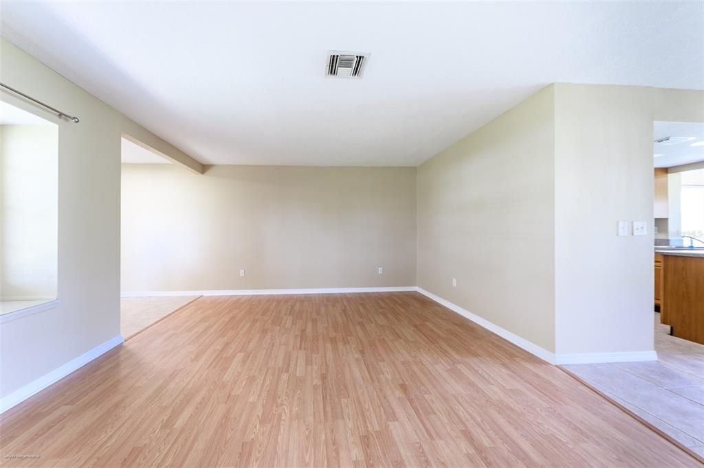 En Venta: $230,000 (2 camas, 2 baños, 1458 Pies cuadrados)