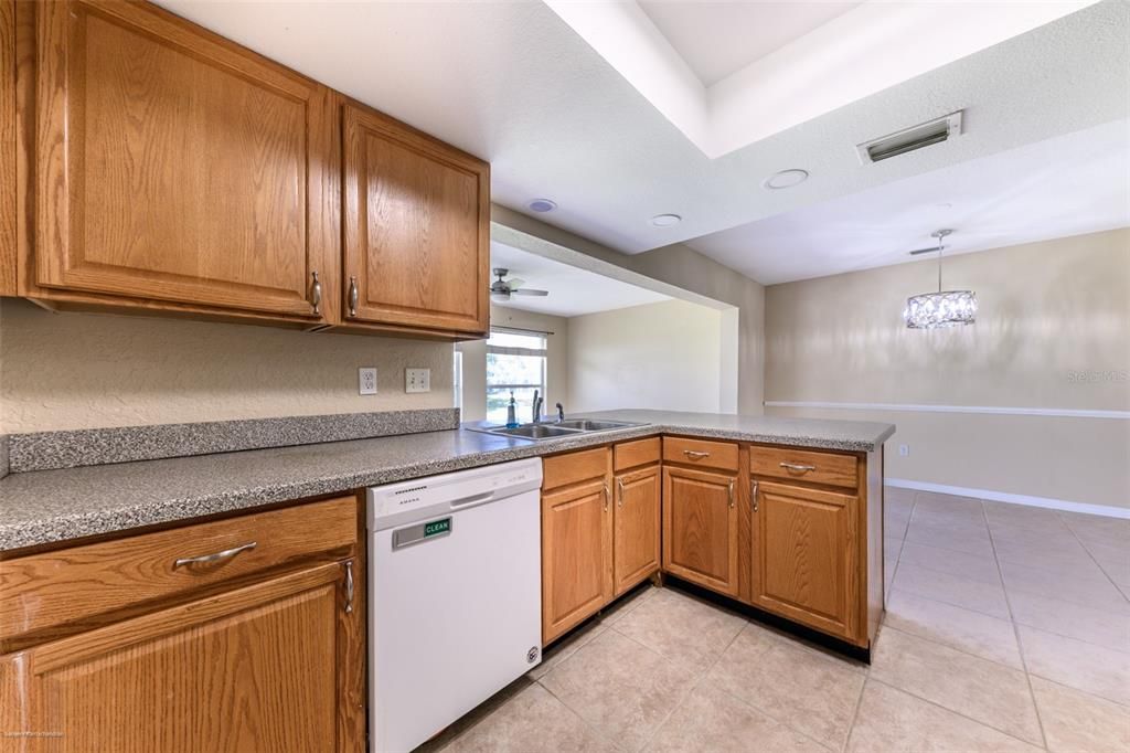 En Venta: $230,000 (2 camas, 2 baños, 1458 Pies cuadrados)