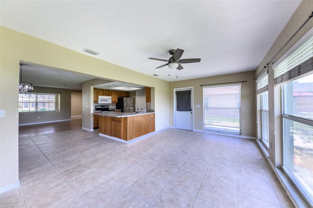 En Venta: $230,000 (2 camas, 2 baños, 1458 Pies cuadrados)