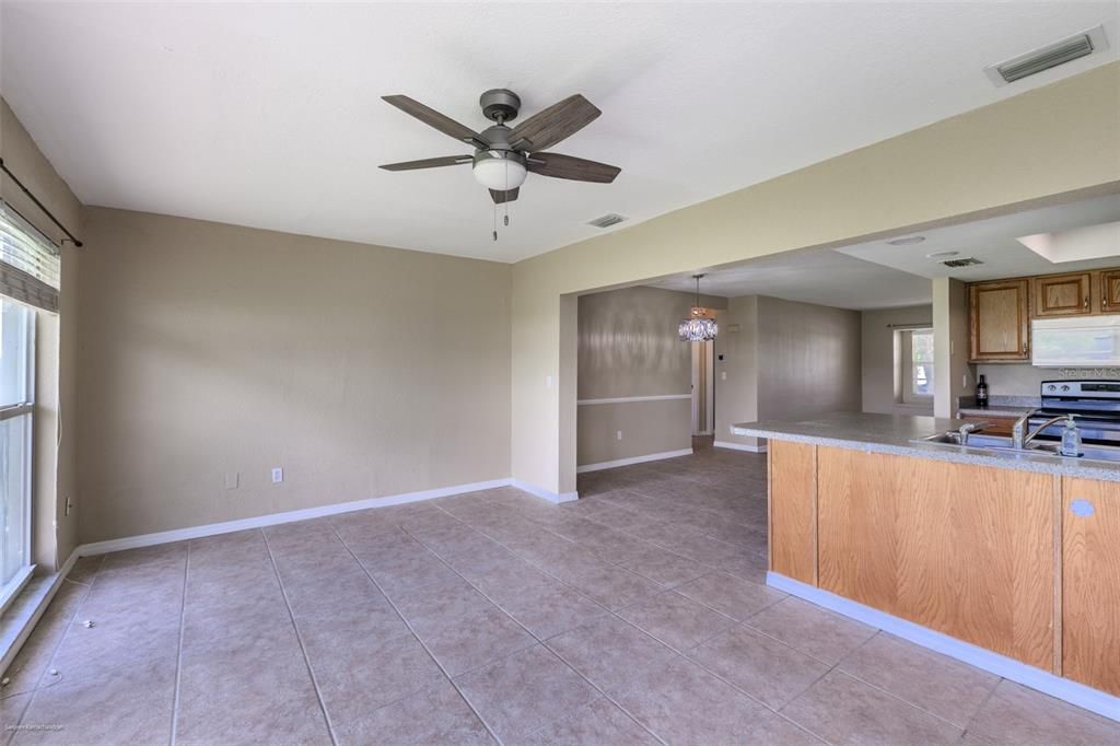 En Venta: $230,000 (2 camas, 2 baños, 1458 Pies cuadrados)