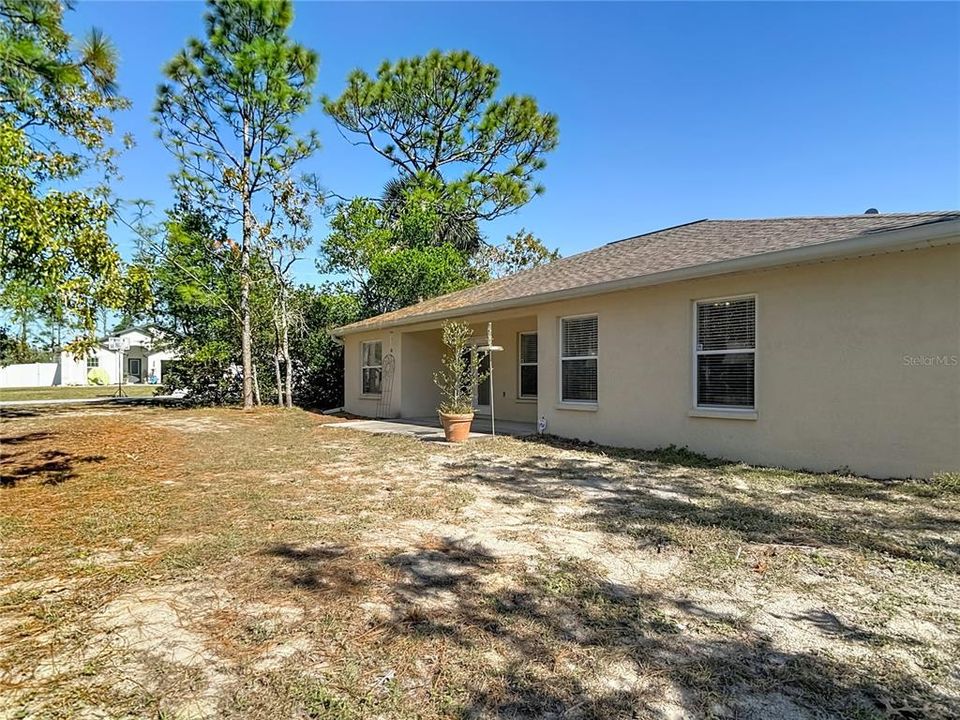 合同活跃: $269,500 (3 贝兹, 2 浴室, 1375 平方英尺)