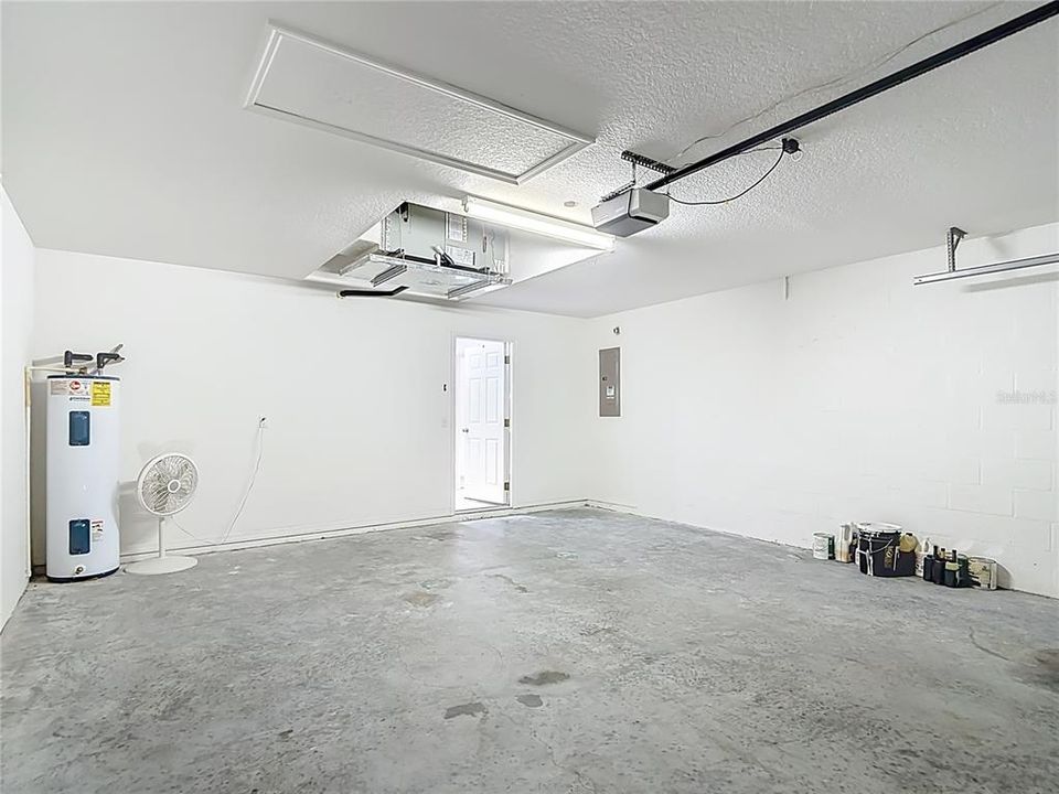 合同活跃: $269,500 (3 贝兹, 2 浴室, 1375 平方英尺)