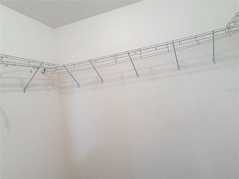 合同活跃: $269,500 (3 贝兹, 2 浴室, 1375 平方英尺)