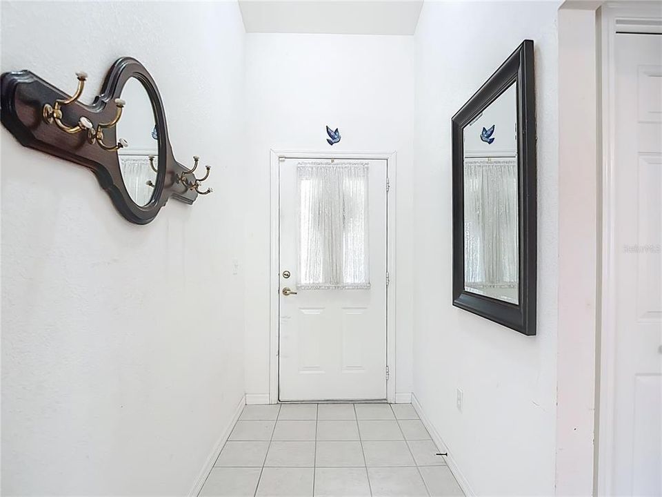 合同活跃: $269,500 (3 贝兹, 2 浴室, 1375 平方英尺)