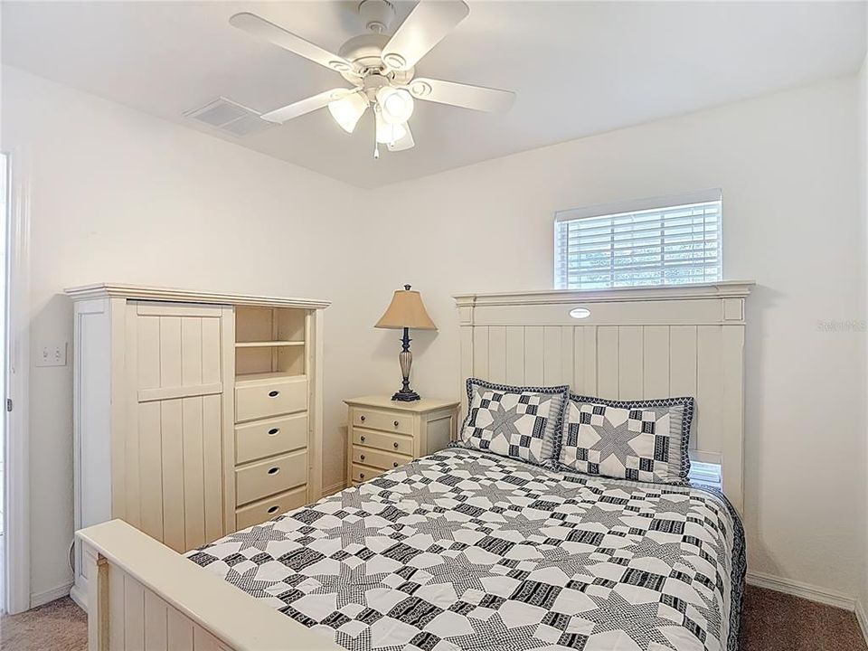 合同活跃: $269,500 (3 贝兹, 2 浴室, 1375 平方英尺)