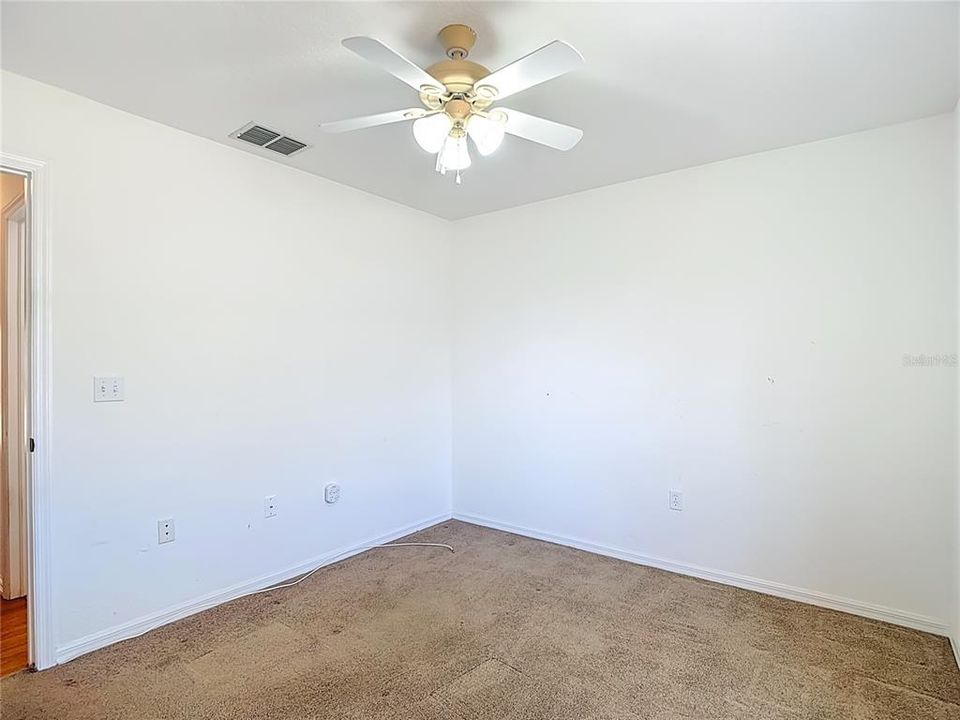 合同活跃: $269,500 (3 贝兹, 2 浴室, 1375 平方英尺)