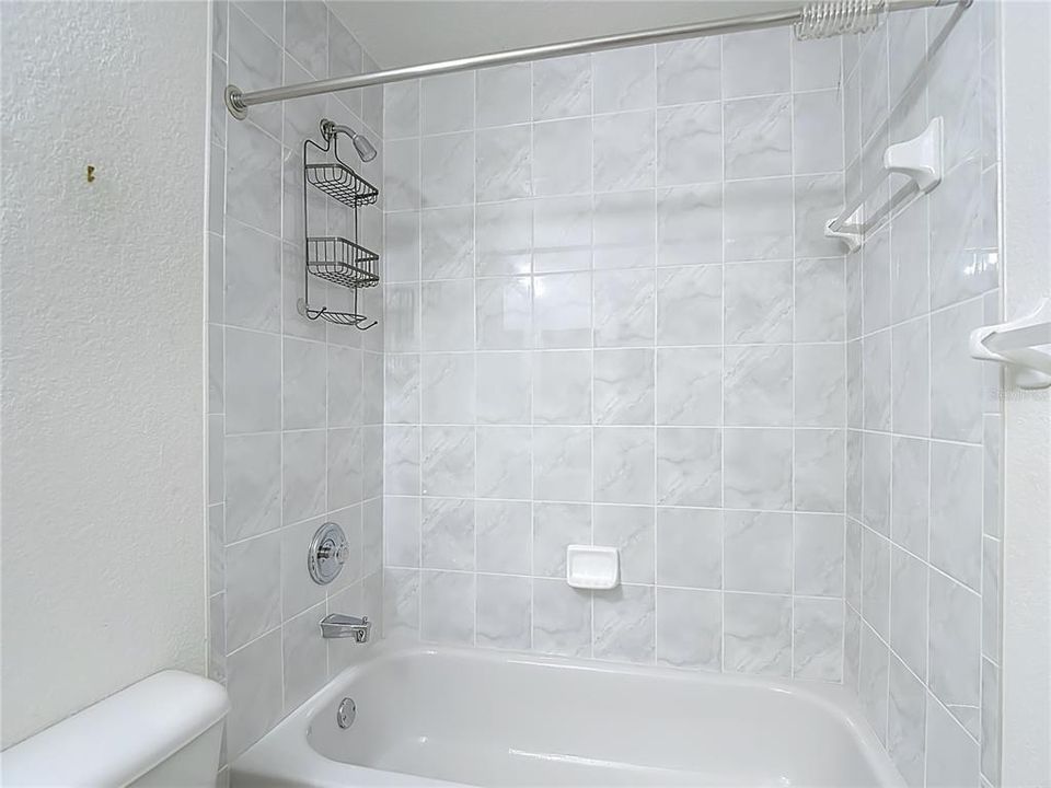 合同活跃: $269,500 (3 贝兹, 2 浴室, 1375 平方英尺)