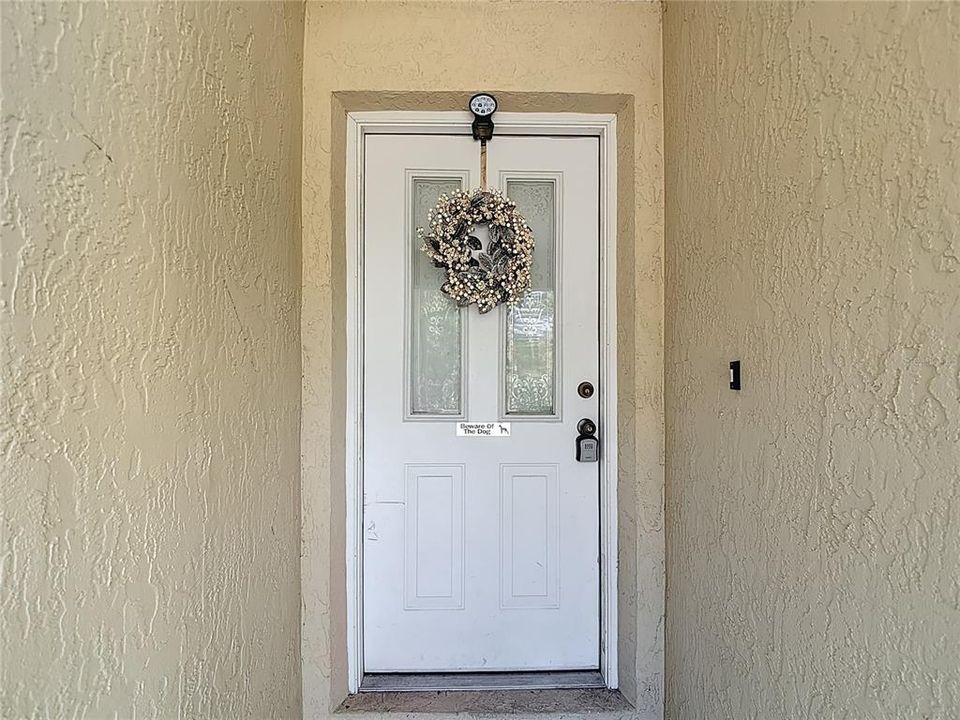 合同活跃: $269,500 (3 贝兹, 2 浴室, 1375 平方英尺)